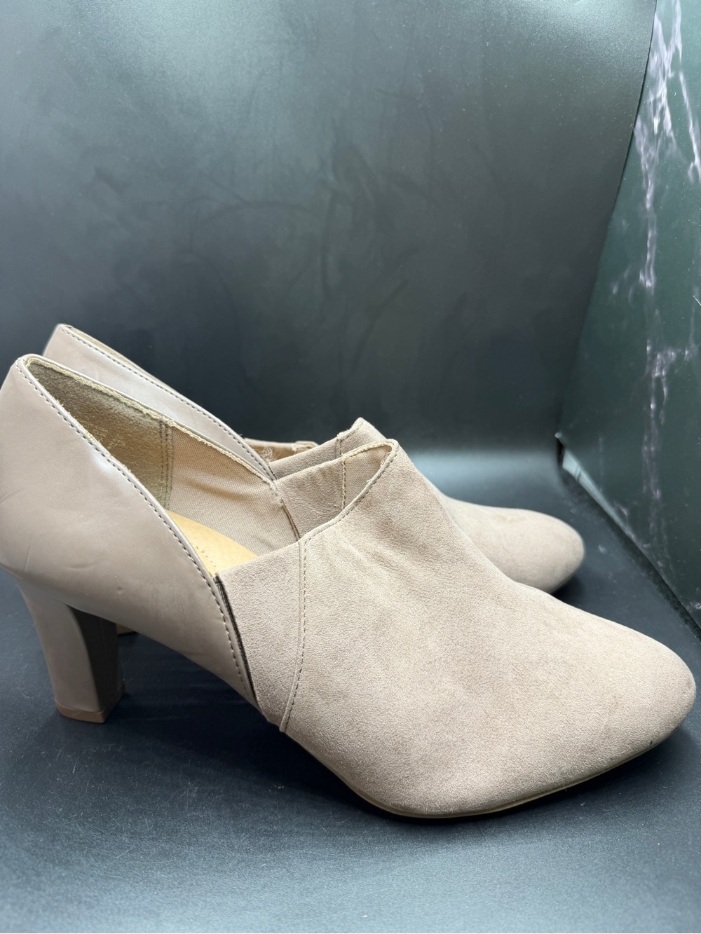 Dexflex Women's Taupe Suede Block Heel Pumps